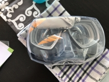 Zügig geliefert wurde die neue Taucherbrille von Brillenladen.de. Sie ist individuell mit den benötigten Augenwerten gefertigt!