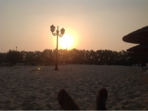 Der Sonnenuntergang am Hotelstrand